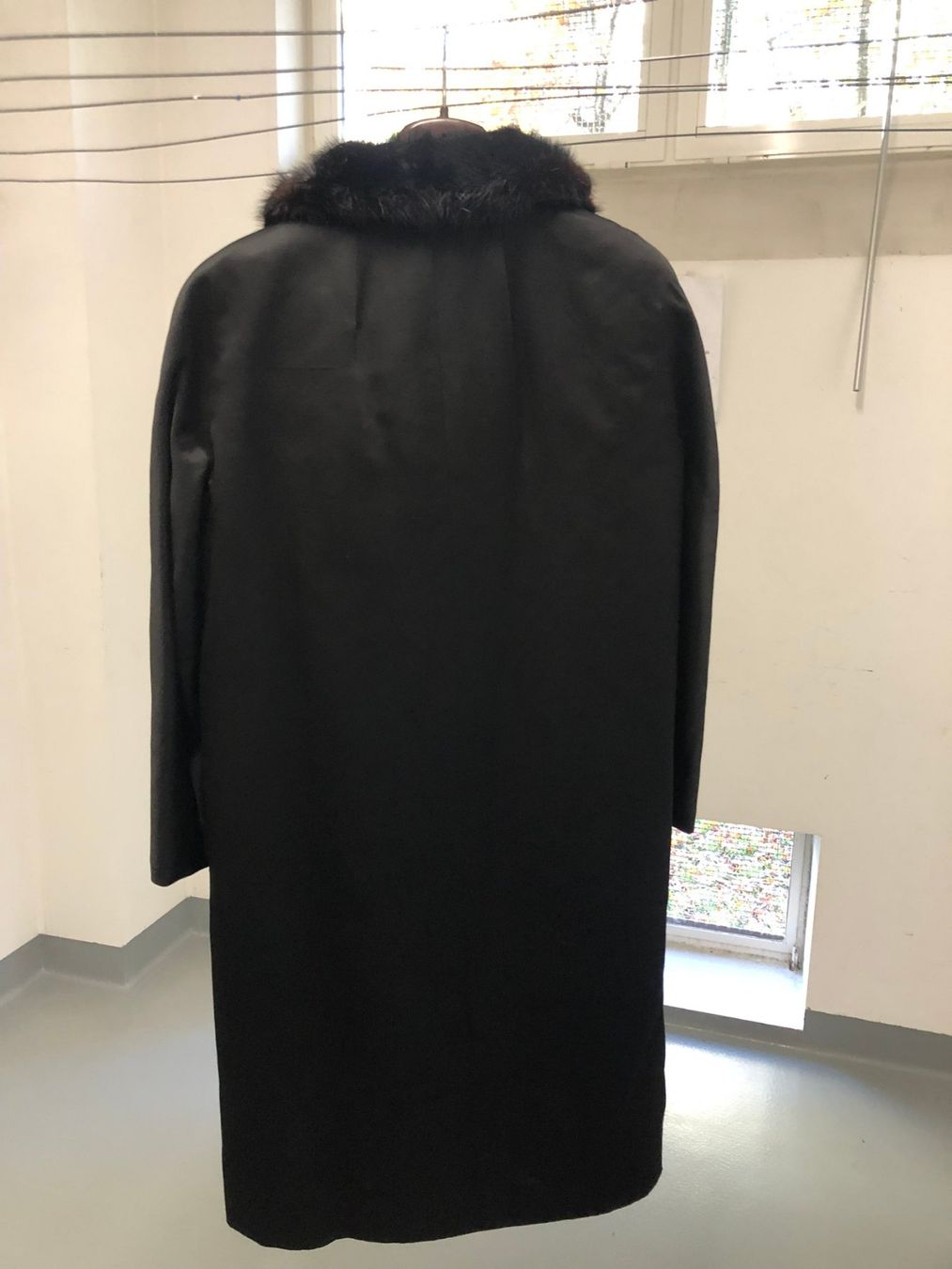 Cappotti: Manteau pelisse noir – Usato da Genève venduto da ktr_nf66 3