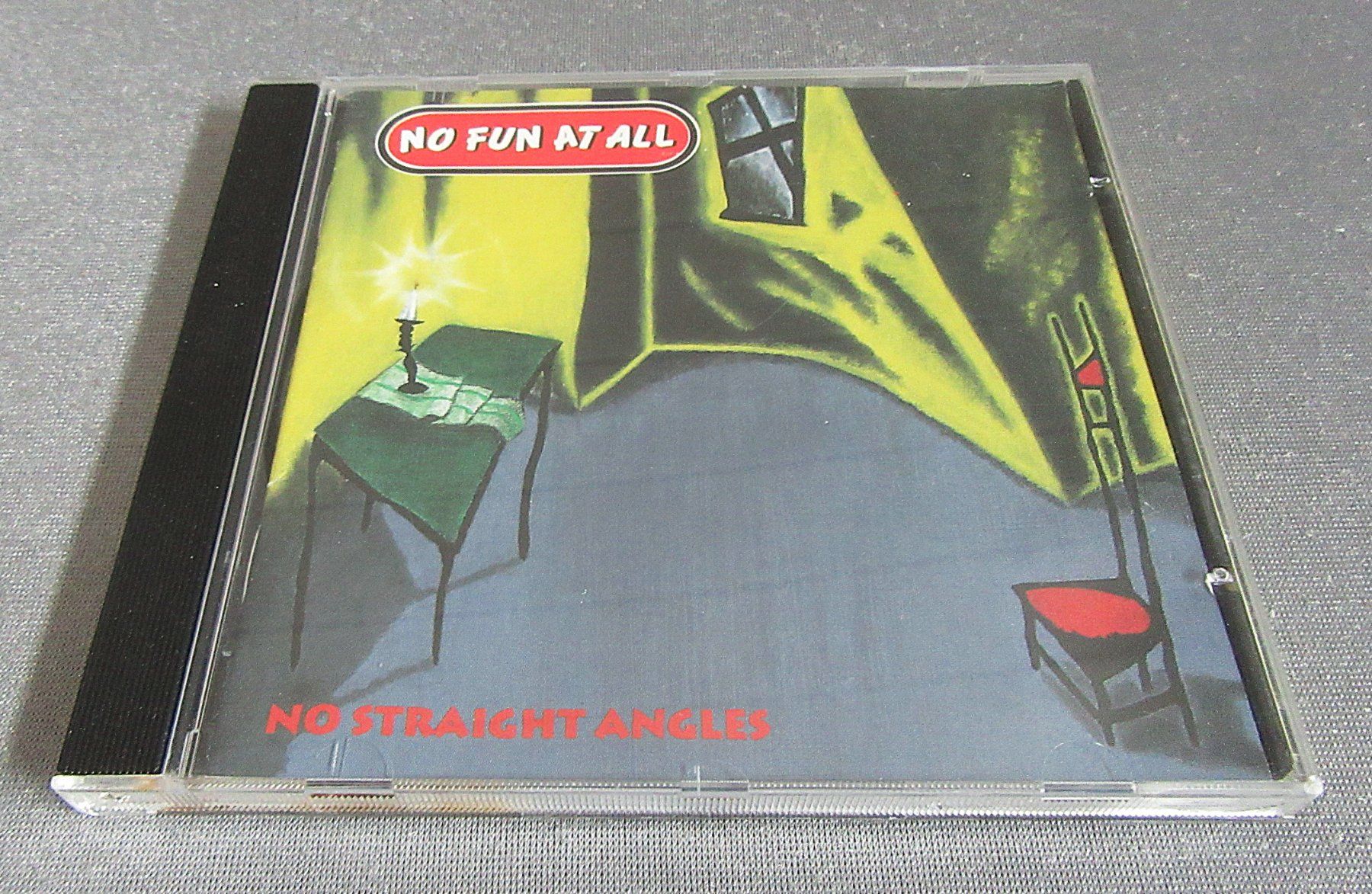 CD: CD - No Fun At All - No Straight Angels – Usato da Auenstein venduto da Padabimbim