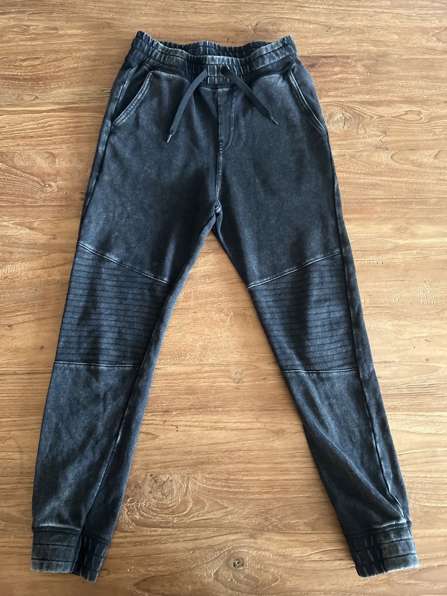 Kleiderpakete & -sets: 2 Kapuzenpullis mit 1 Trainerhose in der Größe 152 – Gebraucht aus Künten von Spike17 3