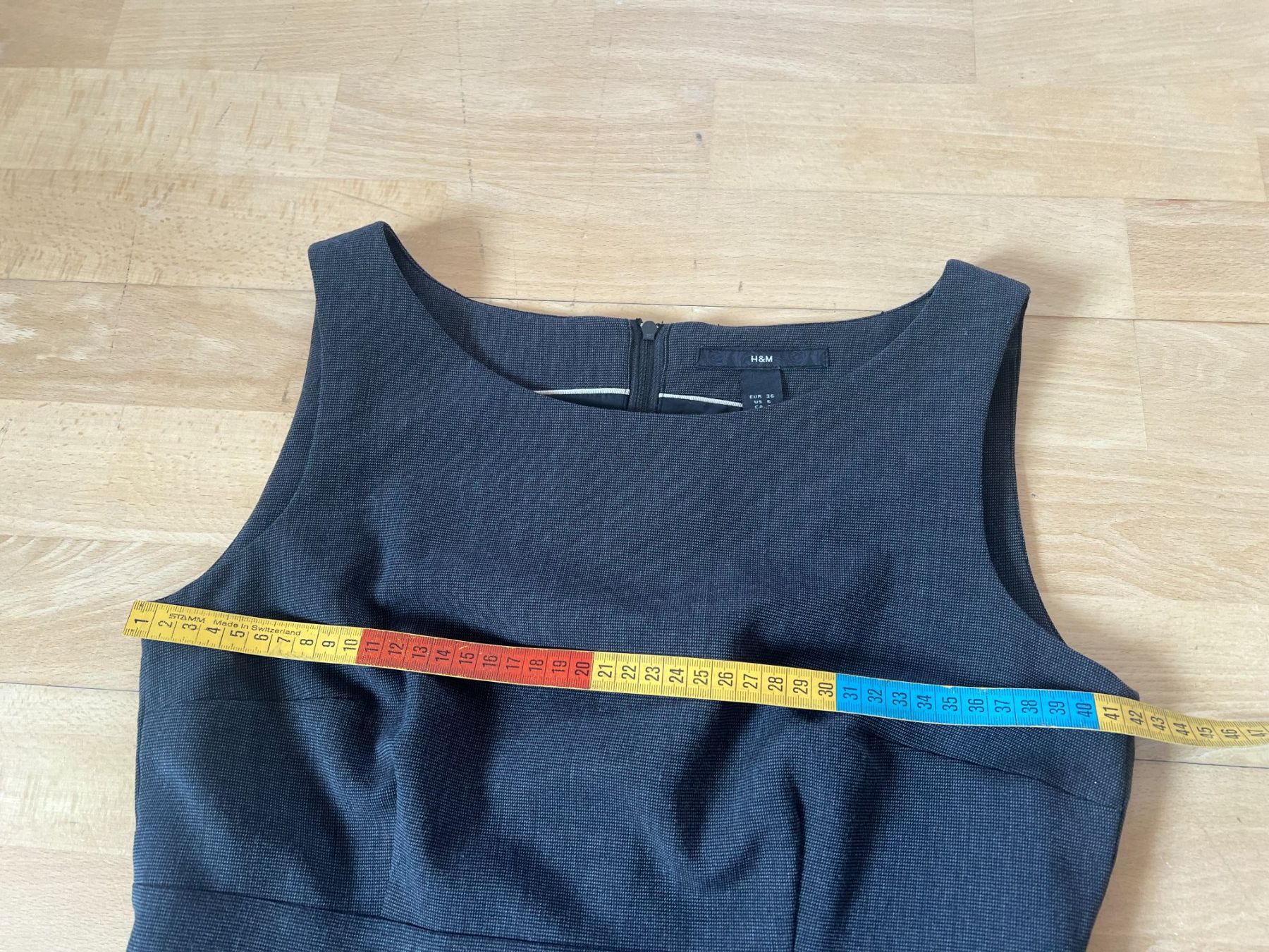 H&M Kleider: H&M Etuikleid, Gr. 36, Grau/meliert – Neu und originalverpackt aus Worb von farben20zauber 4