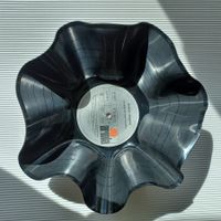 PLATTENSCHALE aus echter Vinyl Schallplatte.