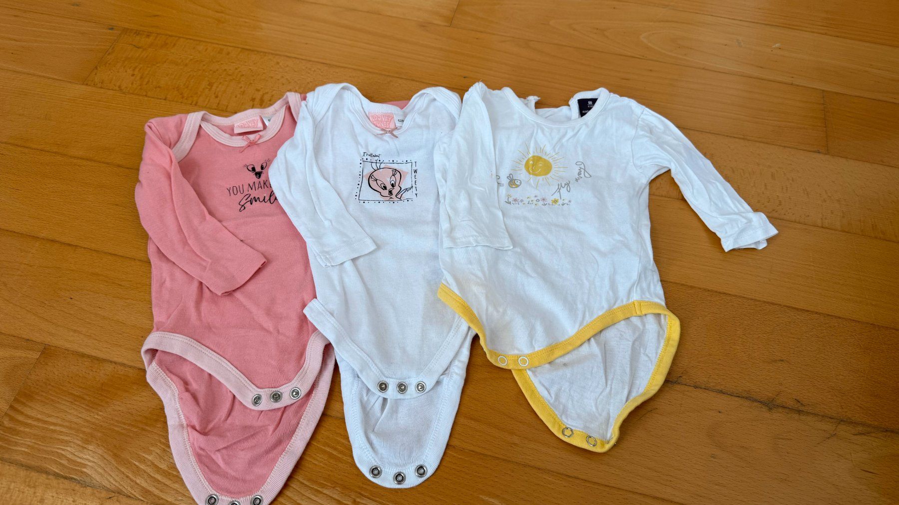 Kleiderpakete & -sets: 3er Set Baby Bodys Grösse 62/68, Langarm – Gebraucht aus Rapperswil SG von Snoptic
