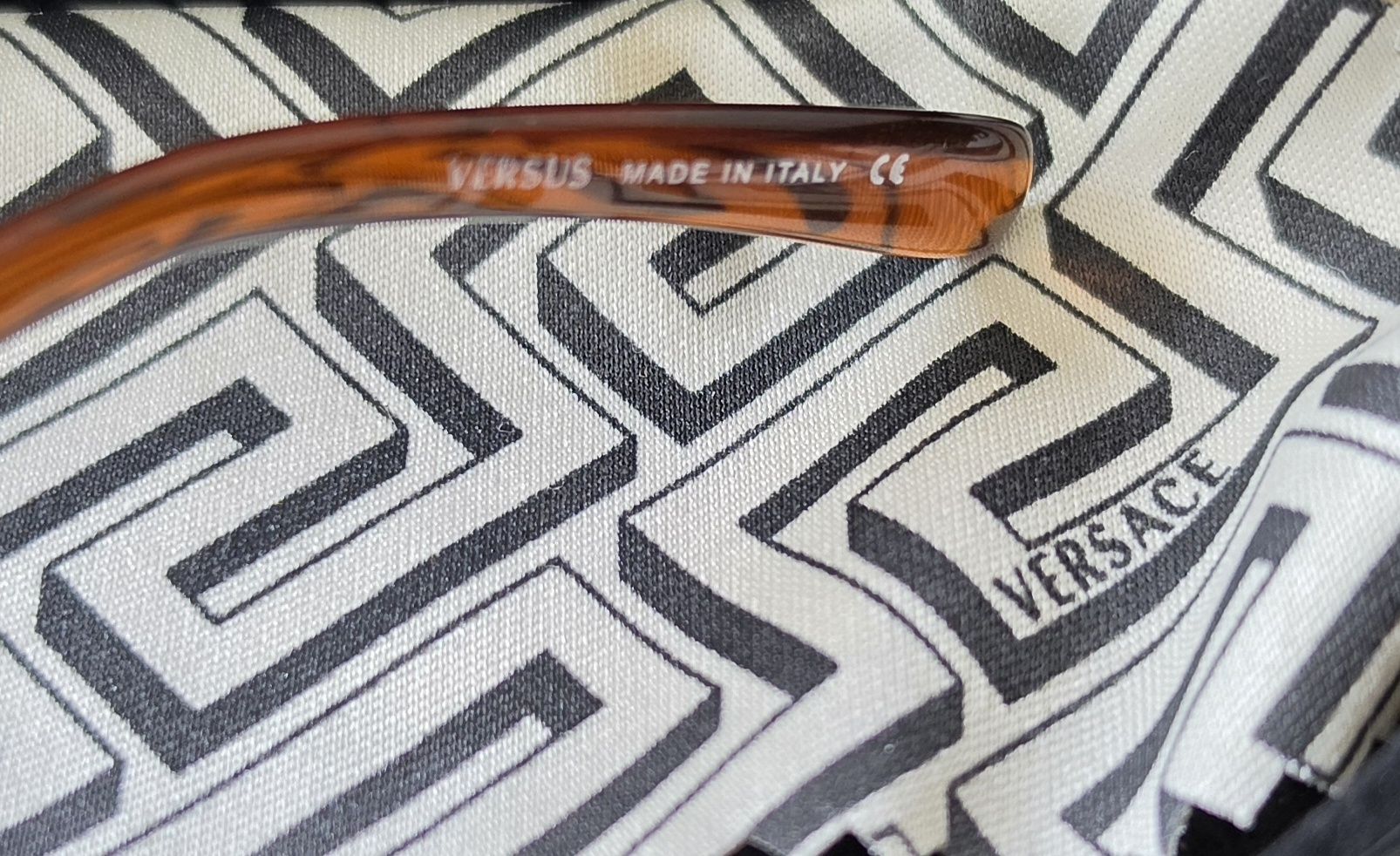 Versace Occhiali & Lenti: Versace Versus Sonnenbrille braun  – Usato da Eglisau venduto da naminaso 6