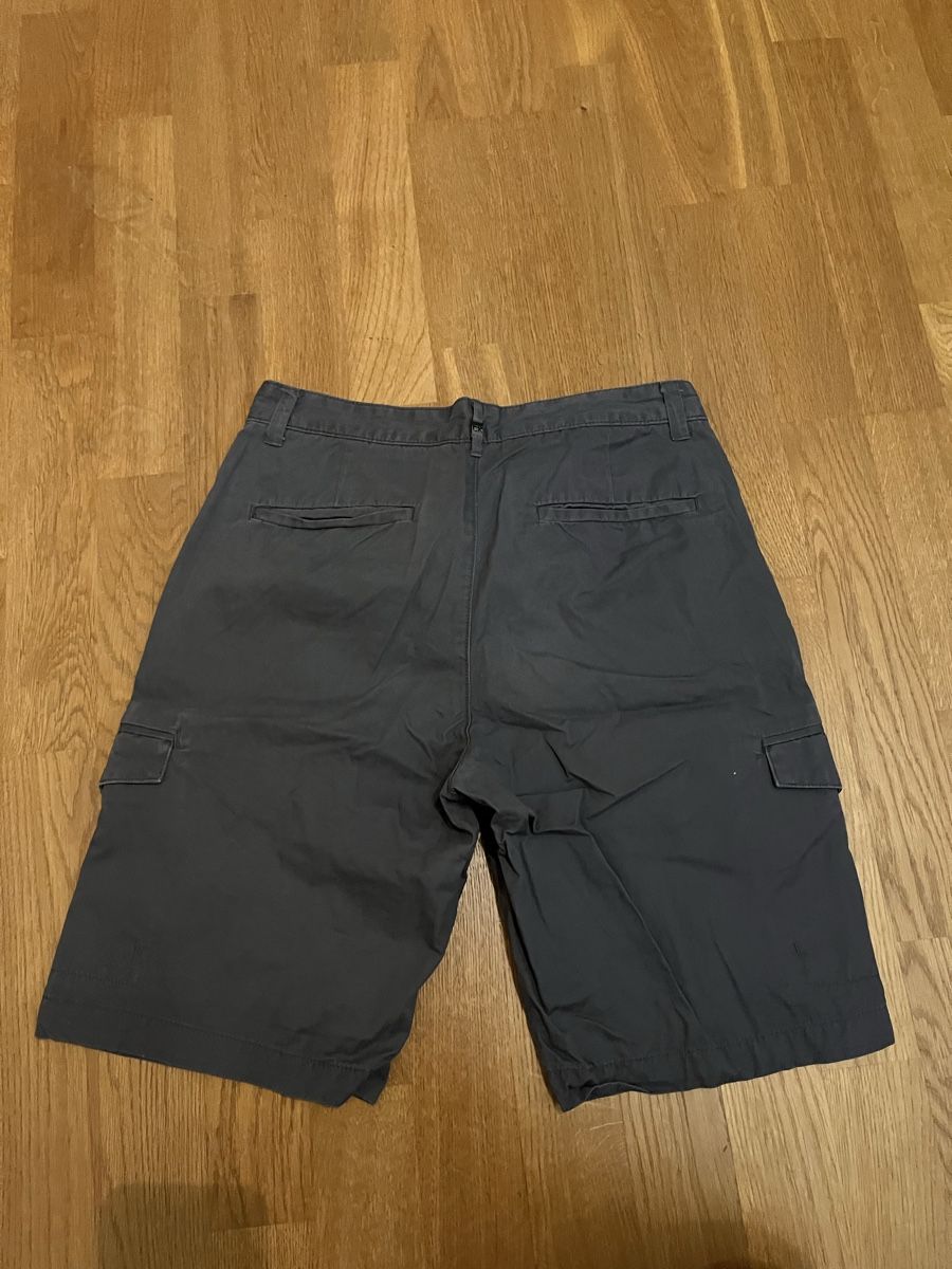 Calvin Klein Pantalons: Calvin Klein Cargo Shorts – D'occasion à Bern par sel_2j9q 1