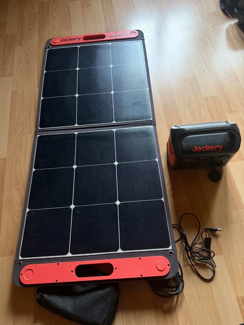 Jackery Dispositivi a energia solare: Jackery powerbank solar – Usato da Thun venduto da jrturbo 1