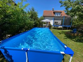 Zwei Intex pool (rund & rechteckig) & Sicherheitsleiter