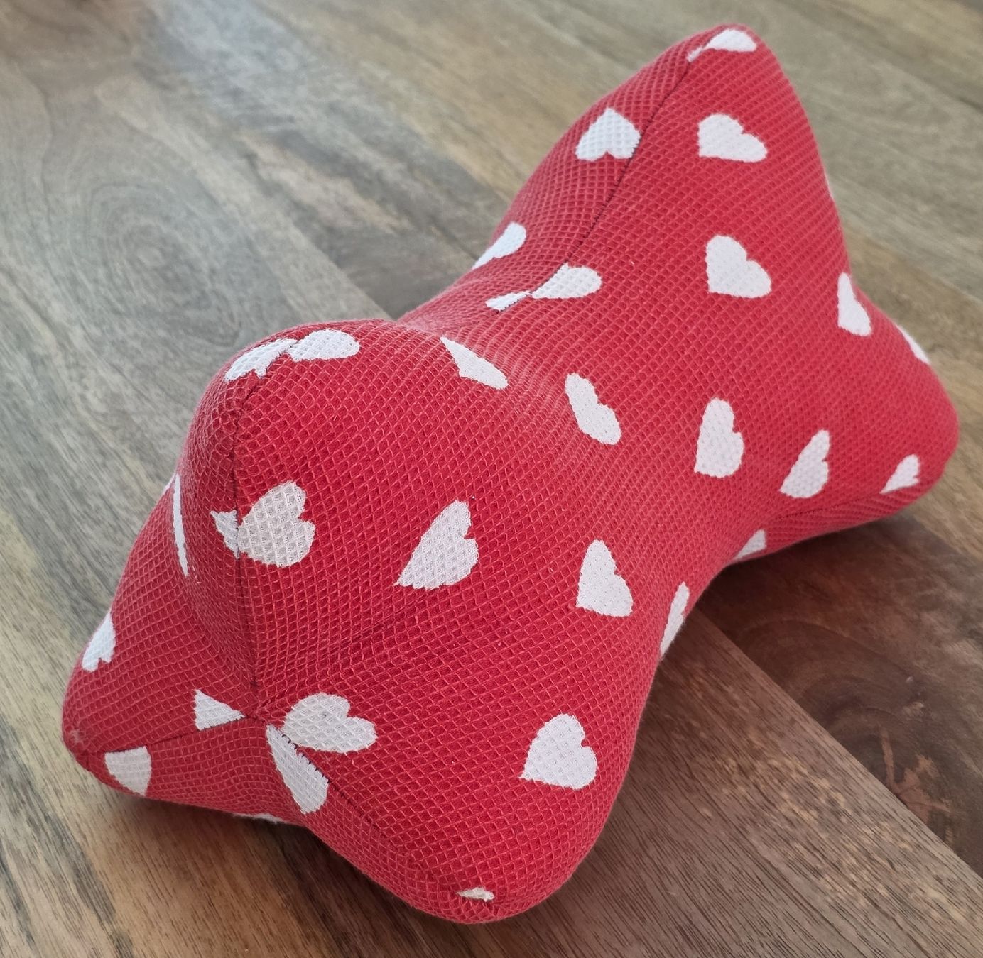 Cuscini: Kissen rot mit Herzen Handmade – Nuovo (secondo la descrizione) da Rheinsulz venduto da Gilea