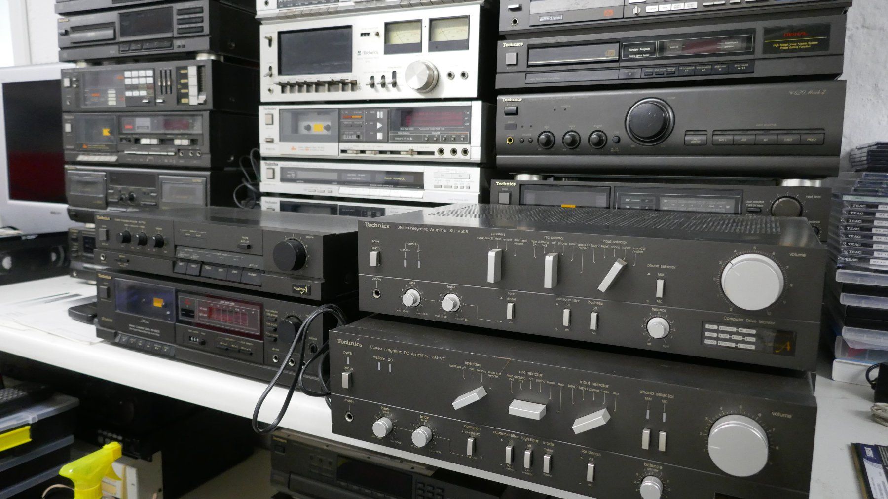 Technics Amplificatori: Riesiges Konvolut an Technics Hifi-Komponenten – Usato da Wenslingen venduto da FairlightCMI 7