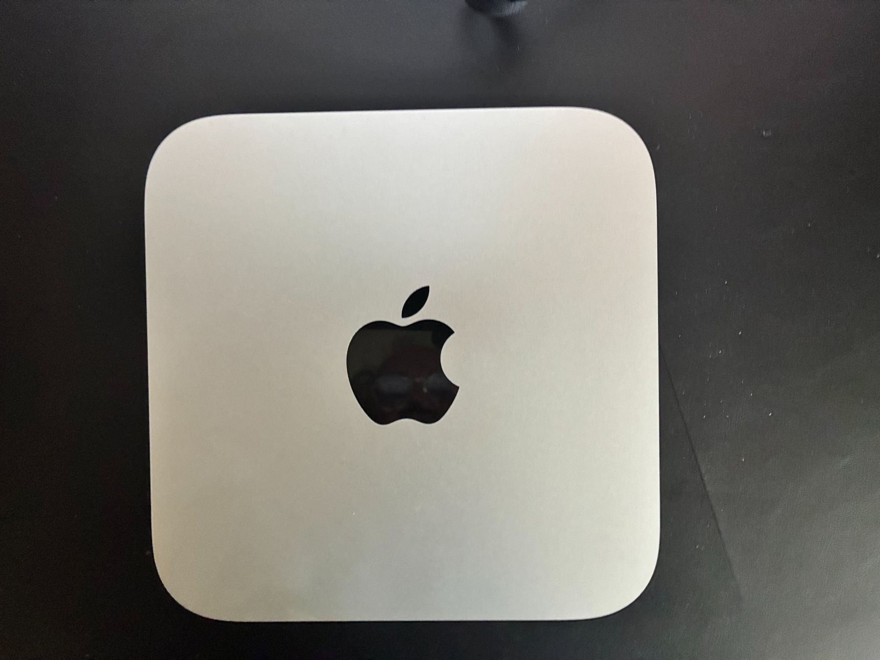 Apple PC: Apple Mac Mini 2 2023 mit Magic-Keybiard und Magic Mouse – Usato da Fahrweid venduto da Oswaldo54