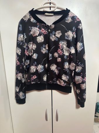 Jacke mit Blumenmuster (S)