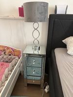 Nachttische plus Lampen/tables de chevet avec lampes 