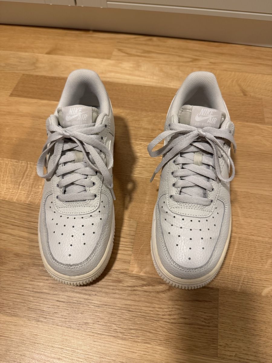 Nike Scarpe da uomo: Nike Air Force 1 ’07 Light Bone – Usato da Reinach BL venduto da Nushka89 1