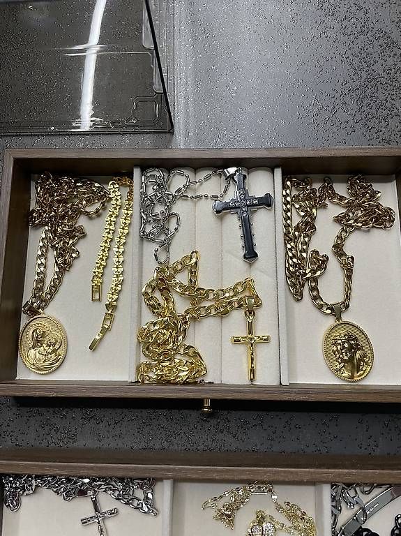 Autres bijoux: Schmuckkästchen inklusive Schmuck  – D'occasion à ossingen par franco057 1