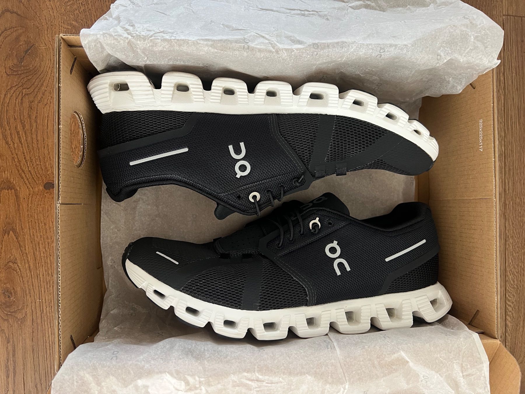 Scarpe da uomo: On Cloud 5 Men Shoes size 43 Black & White – Nuovo (secondo la descrizione) da Urdorf venduto da karol.muszkiewicz 5