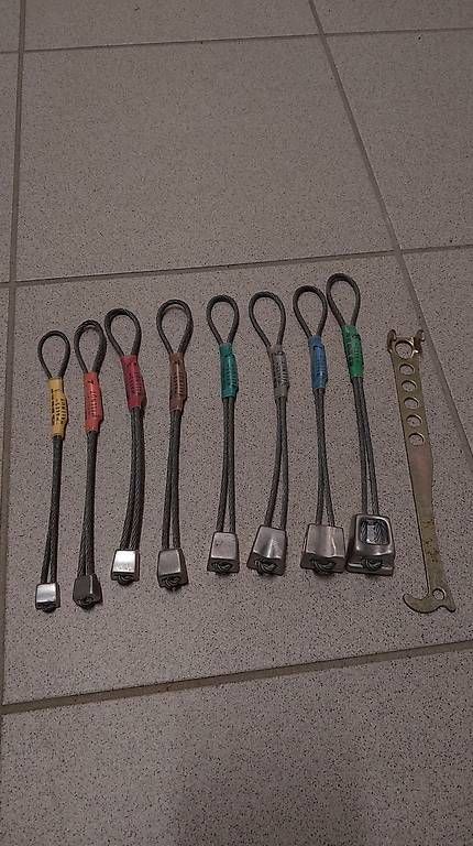 Pareti & prese d'arrampicata: Set de 8 coinceurs escalade DMM  – Usato da Cernier venduto da Dgege-L
