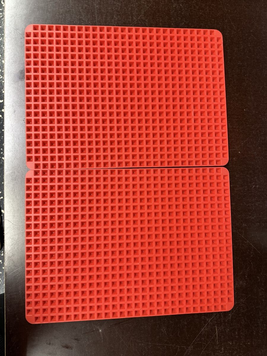 Backformen: 2x Silikon Backmatte, rot, antihaftbeschichtet – Gebraucht aus Wolfwil von gobi100