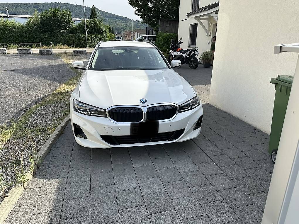 Automobili: BMW 330e x DriveTouring Steptronic – Usato da Möhlin venduto da Arjunan