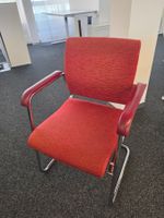 rote Konferenzstühle