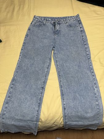 Wide Leg Jeans mit Schleifenstickerei 