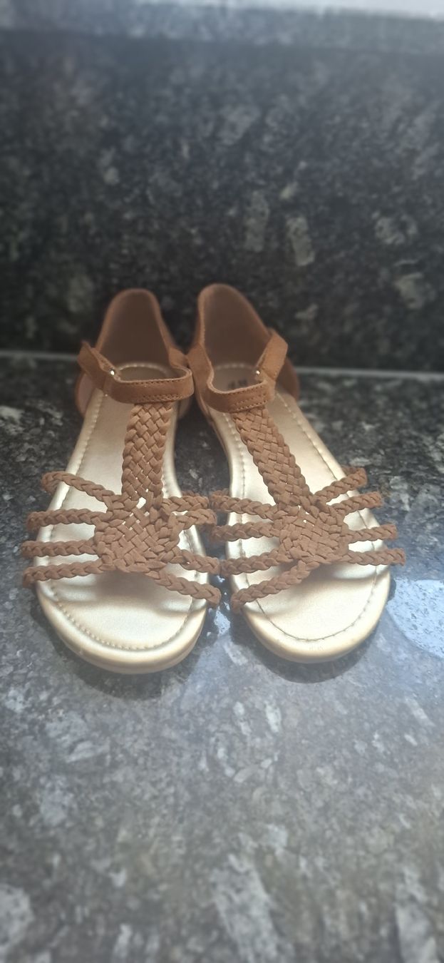 Scarpe per ragazze: Wunderschöne neue Sandalen Gr. 37 – Nuovo (secondo la descrizione) da Igis venduto da Tiggers1
