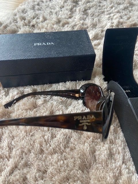 Prada Occhiali & Lenti: Prada lunettes de soleil – Usato da Châtel-St-Denis venduto da Miami1369 2