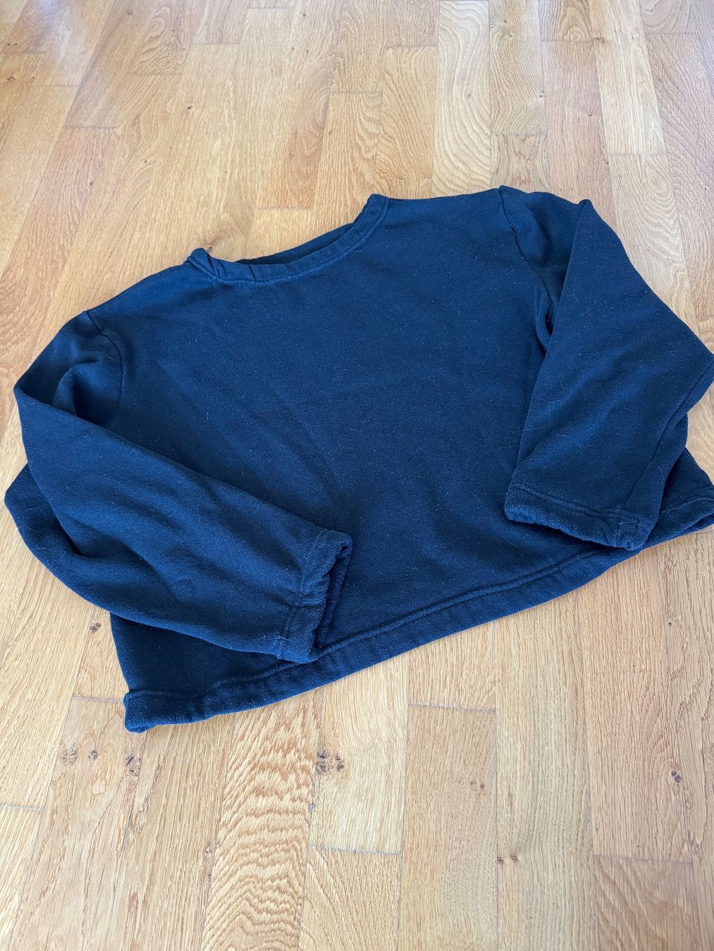 Maglioni & Felpe: Schwarzer Cropped Pullover – Grösse S – Usato da Davos Wolfgang venduto da glo_6dm2