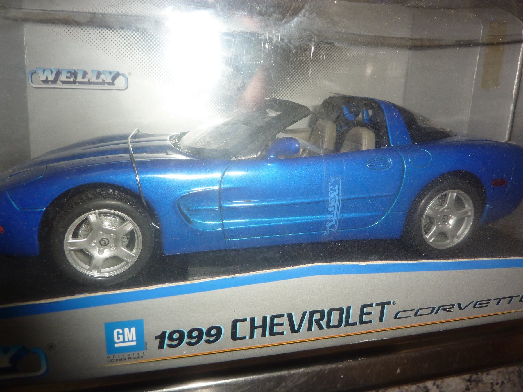 Chevrolet Modellini d'auto: CORVETTE 1999 – Nuovo e nell'imballaggio originale da Balsthal venduto da bouteliee