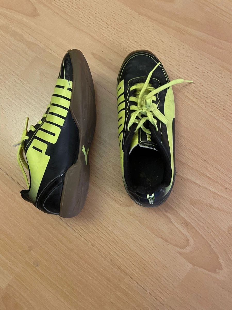 Scarpe per ragazzi: Puma Schuhe Grösse 33 gebraucht – Usato da Hombrechtikon venduto da baersandro