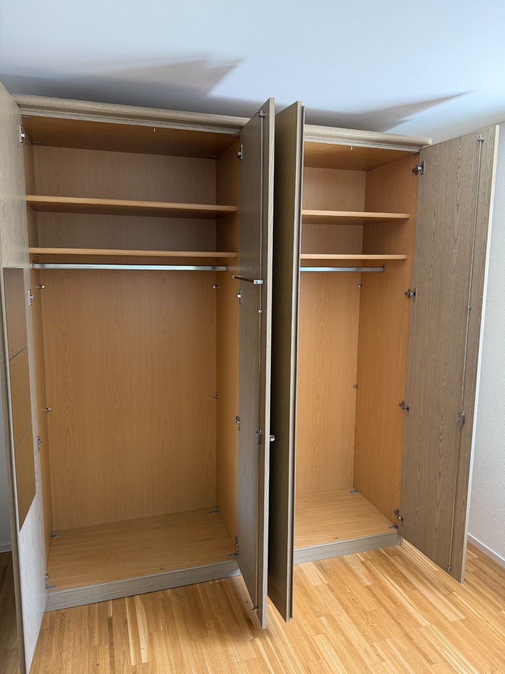 Schränke: Kleiderschrank – Gebraucht aus Kriens von Cinghiale26 2