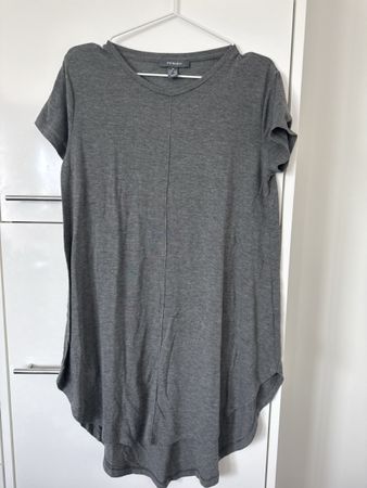 Sommerliches, graues langes T-shirt von Primark, Grösse M