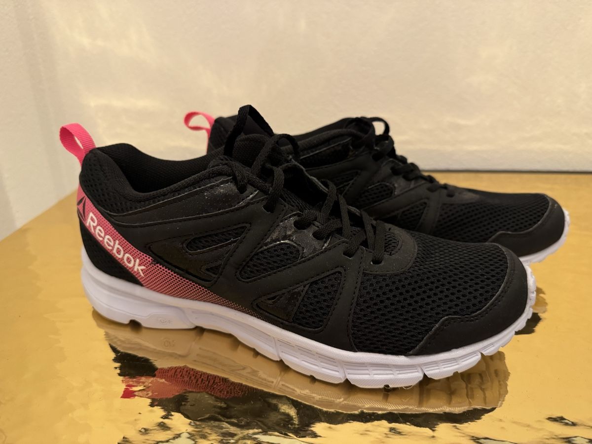 Reebok Herrenschuhe: Reebok Sportschuhe Gr. 40.5 – Neu (gemäss Beschreibung) aus Lachen SZ von artbyblondangel