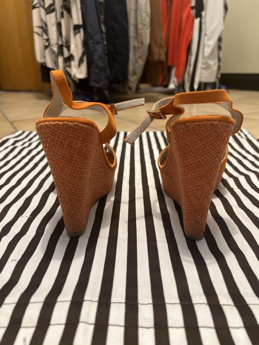 Damenschuhe: Sandales compensées orange T.38  – Gebraucht aus Arvillard (Salins) von mental0mystique 2