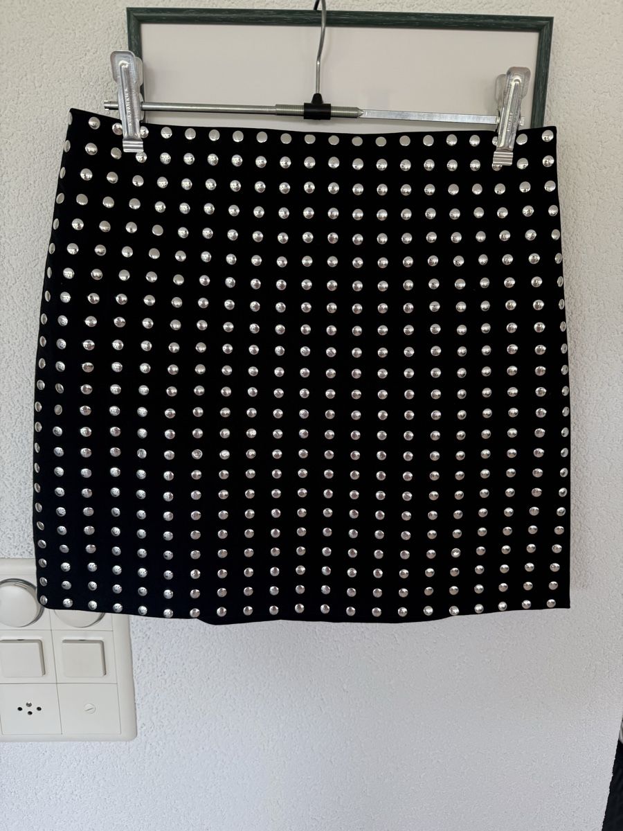 H&M Gonne: Sexy Jupe mit Applikationen  – Usato da Lohn-Ammannsegg venduto da mar_wy2h