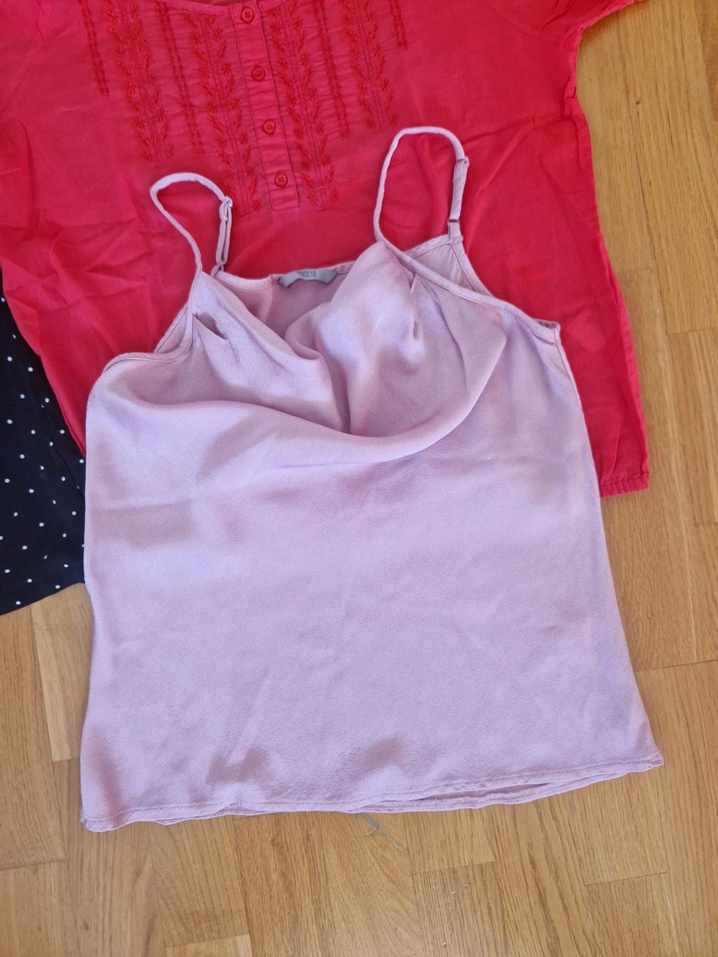Lots de vêtements: Kleiderpaket Set 4 Shirts, Grösse M – D'occasion à Buchs Sg par Valedi 4