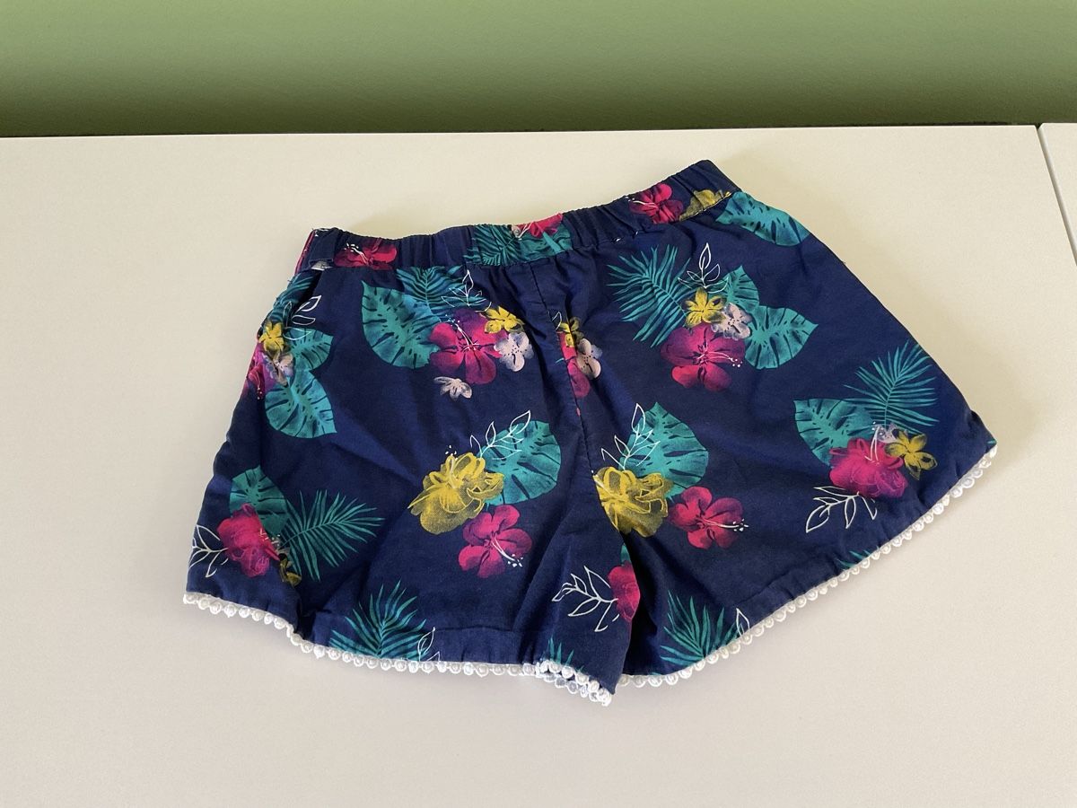 Esprit Pantaloni: Short Mädchen Esprit Gr.128 – Usato da Pfäffikon ZH venduto da Ben0707 1