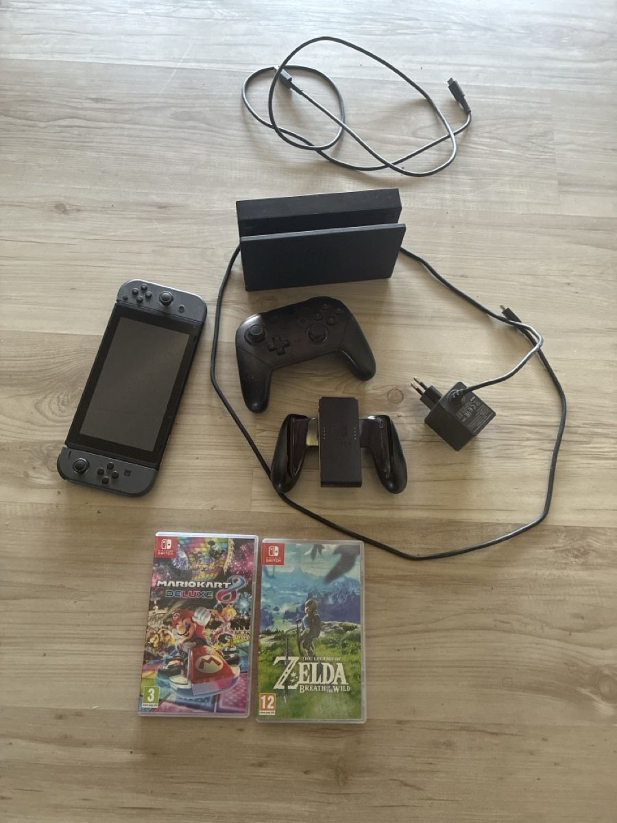 Nintendo Console: Nintendo Switch Console avec jeux et accessoires – Nuovo (secondo la descrizione) da La Chaux-de-Fonds venduto da LeGoofre