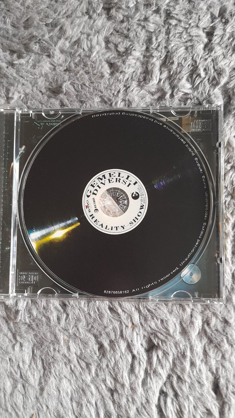 CD: GEMELLI DIVERSI     REALITY SHOW     CD – Usato da Wetzikon ZH venduto da Ramones01 2