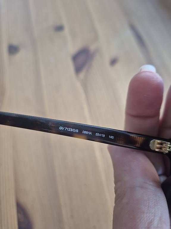 Lunettes & Verres: Lunettes soleil Givenchy – D'occasion à Genève par Marie121275 1