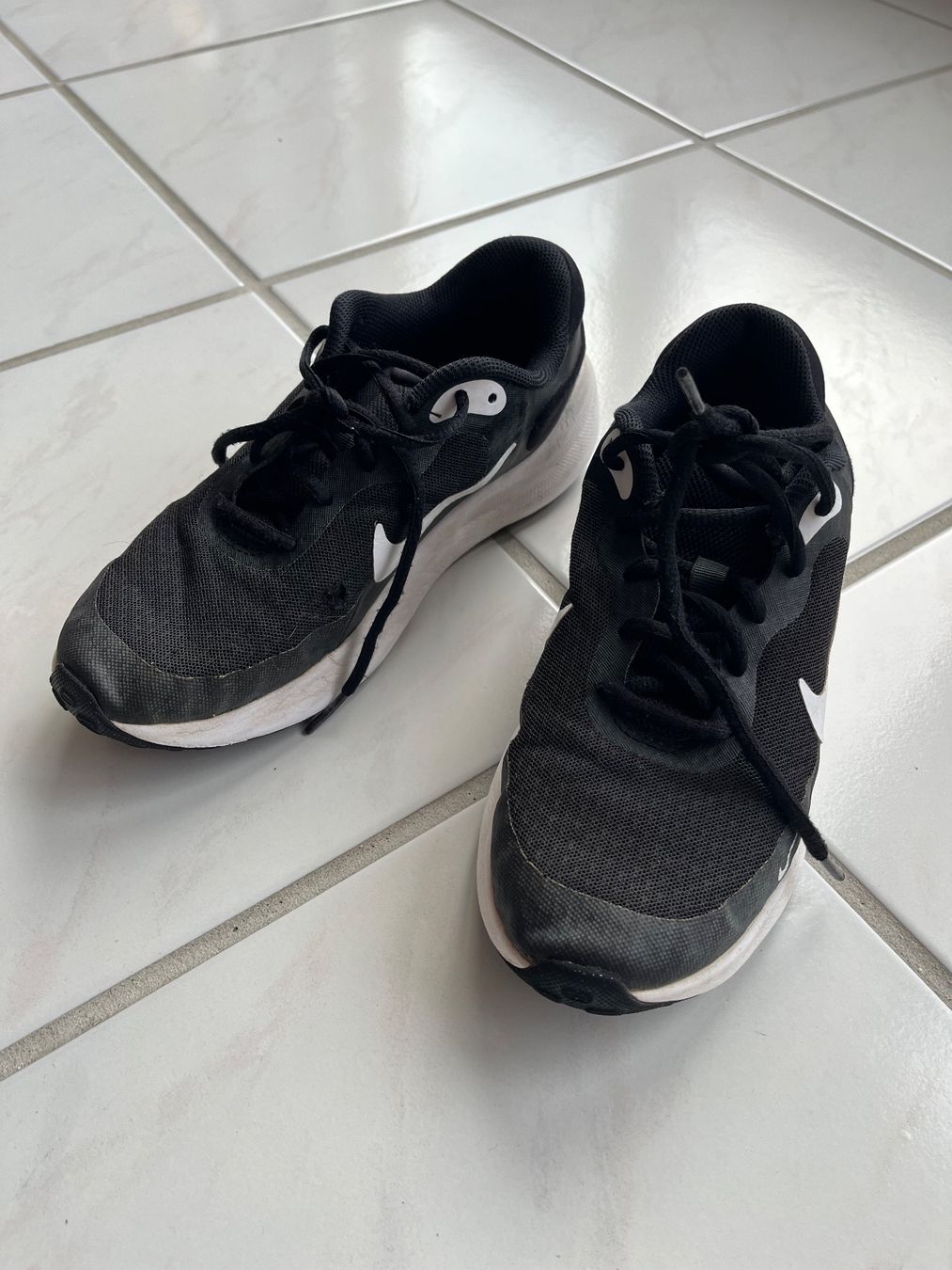 Nike Scarpe per ragazzi: Nike Turnschuhe Grösse 37.5 – Usato da Konolfingen venduto da takkie 1