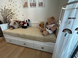 IKEA HEMNES Tagesbett (Weiß) inkl. 2 IKEA MALVIK Matratzen