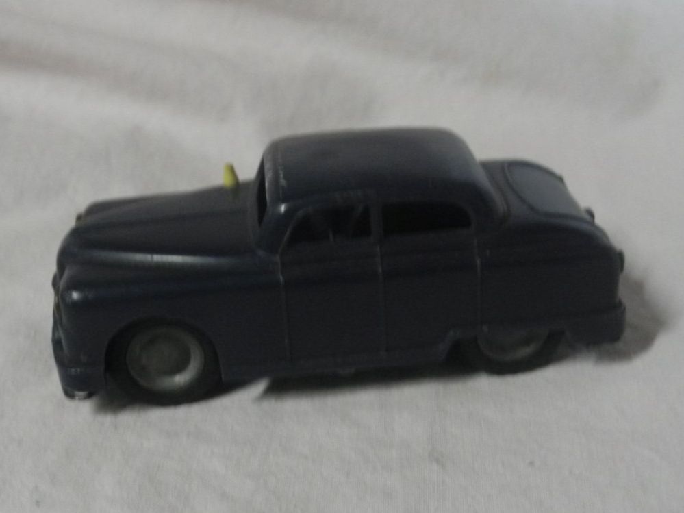 Modellini d'auto: BLECH/PLASTIK   ALTES POLIZEI AUTO    11 CM LANG  GUT – Usato da Gurtnellen venduto da Murmeli99 2