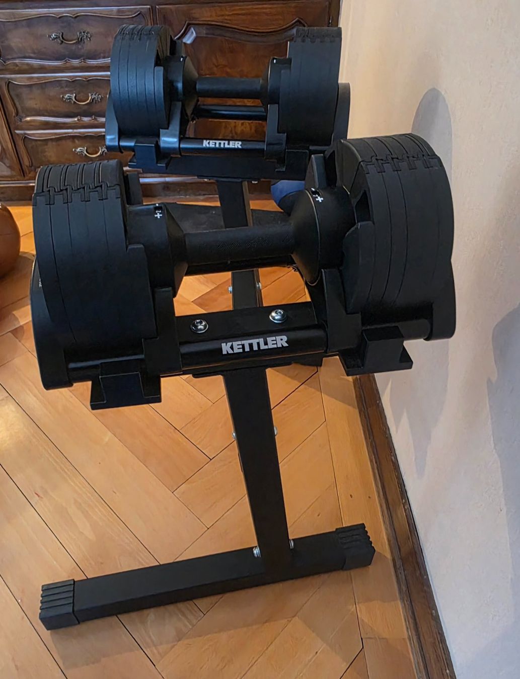 Support Pour Haltères Réglables OKSTENCJ – Capacité 155 Kg, 4 Roues, Cadre Incliné Antidouleur – Compatible 552/1090, Pour Maison Ou Salle De Sport
