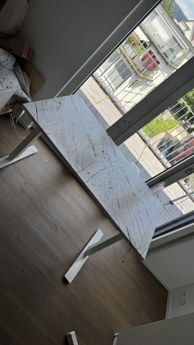 Scrivanie: Schreibtisch IKEA  – Usato da Zürich venduto da cam_l7gj