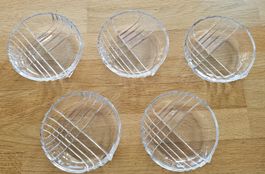 Cinq coupelles à dessert ou salade en verre