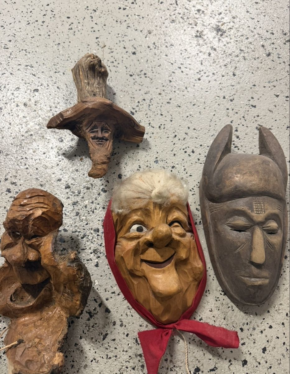 Statuette: Handgeschnitze Figuren – Nuovo (secondo la descrizione) da Tennwil venduto da Zaylaaa 1