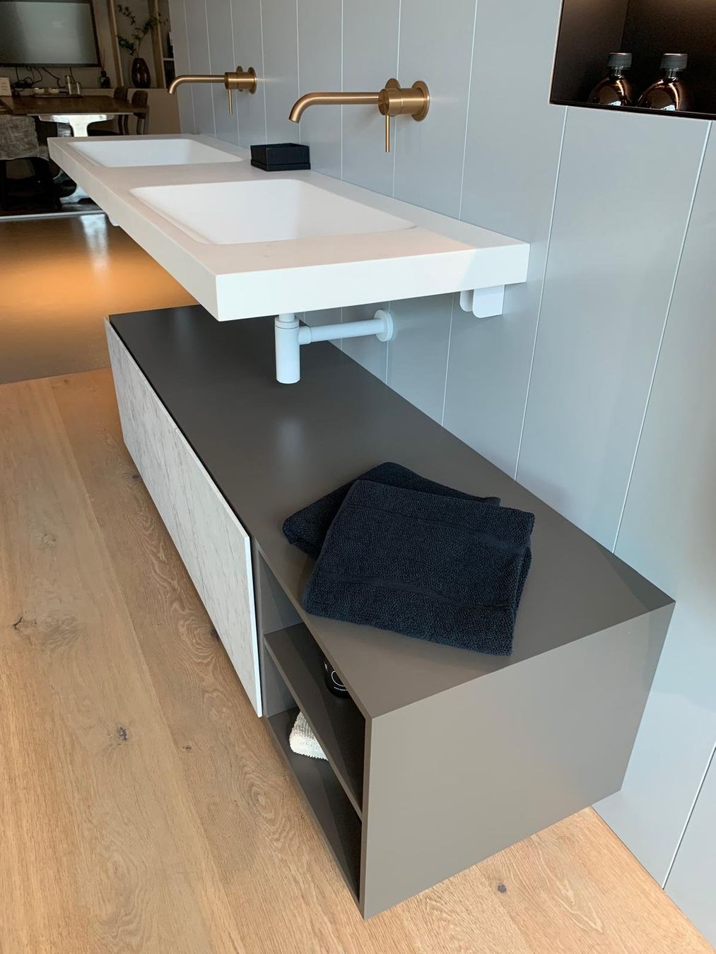 Installations & Meubles: AGAPE Waschtischmöbel – D'occasion à Stans par AQWA_AG 1