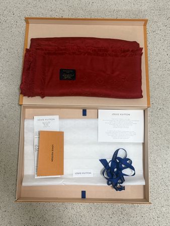 Louis Vuitton Monogram Tuch - rot - silk & wool - wie neu!