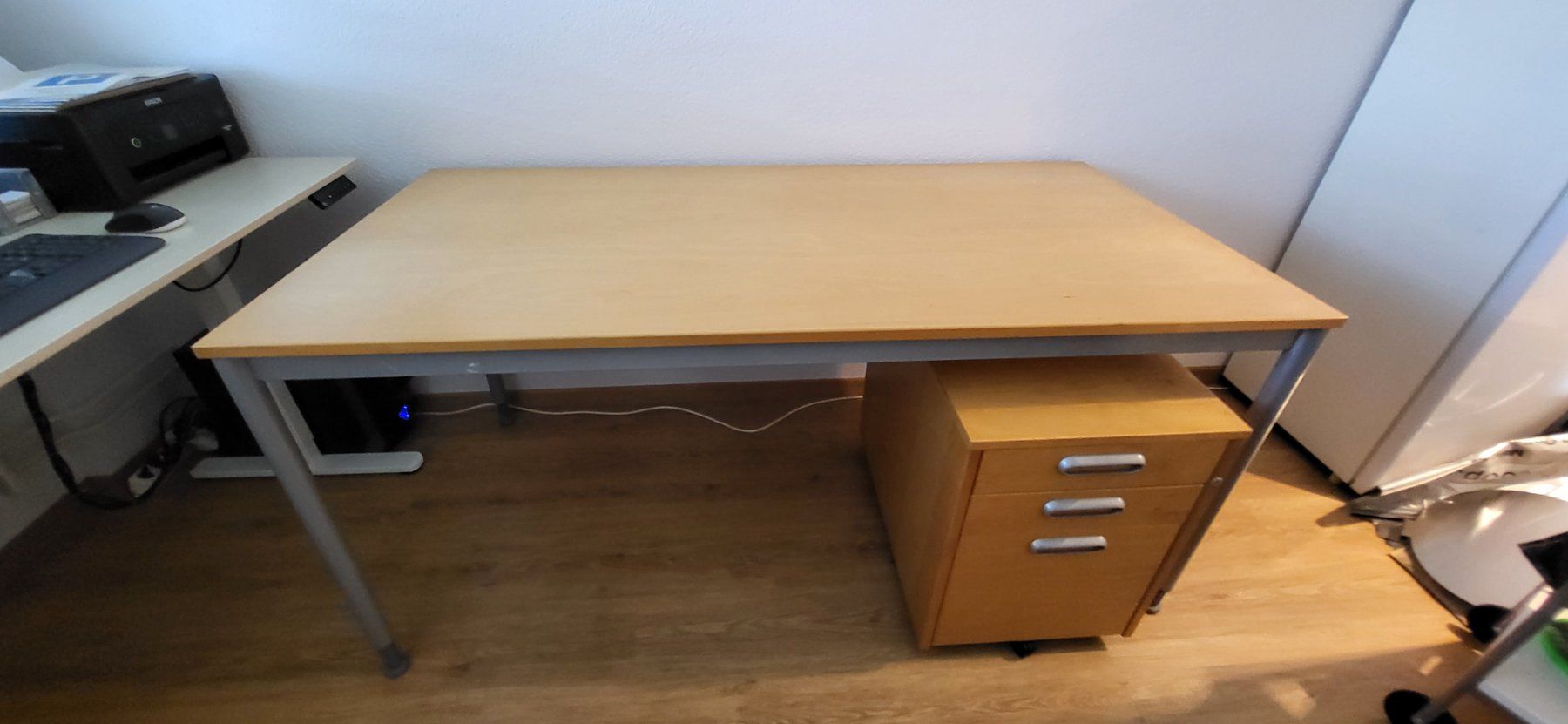 Schreibtische: Schreibtisch mit Rollcontainer aus echtes Holz – Gebraucht aus Emmen von gto_x69r