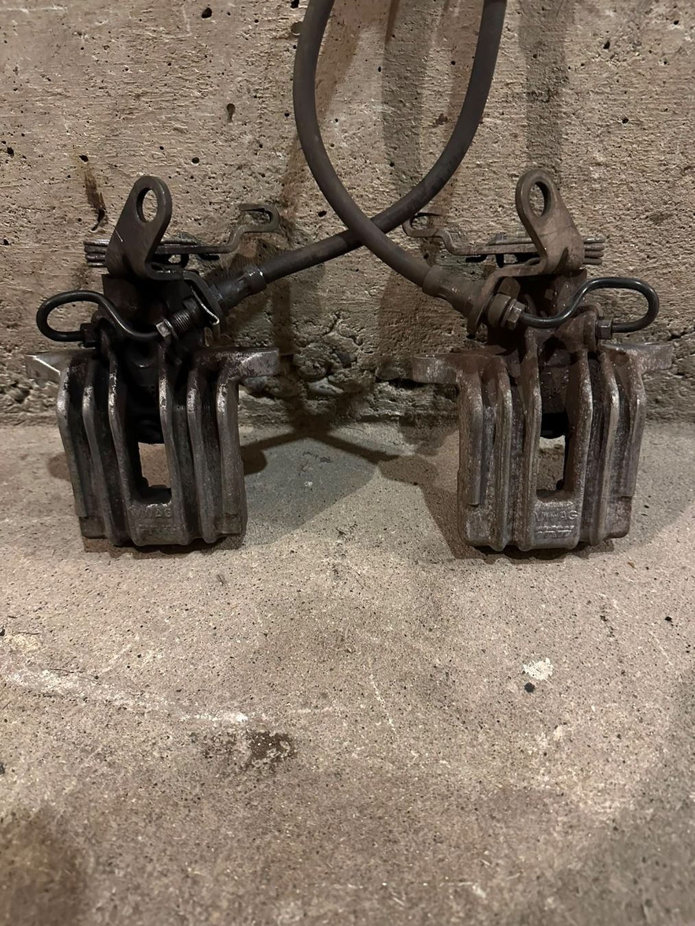 Alle Autoersatzteile: *Bremssättel hinten (Paar)* – Gebraucht aus Sugiez von and_b6dn