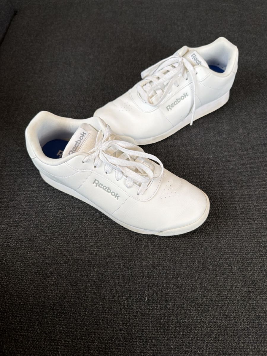 Reebok Chaussures femmes: Reebok Sneakers Gr. 38 – D'occasion à Flumenthal par Tboni